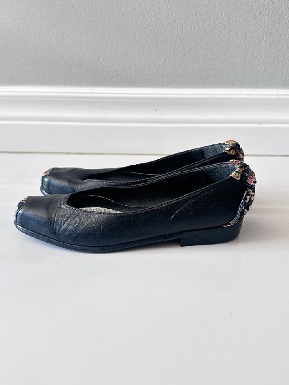Vintage 70S Black Floral Needlepoint Flats, Women's Size 5.5, Faux Black Leather
